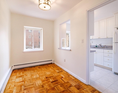 838 Pelhamdale Avenue - Photo Thumbnail 5