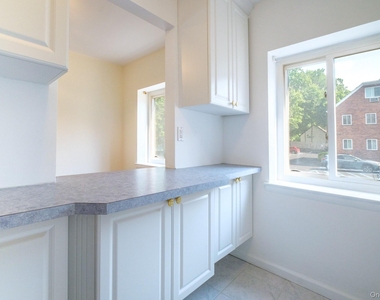 838 Pelhamdale Avenue - Photo Thumbnail 7