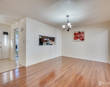 1402 Timber Oaks Road - Photo Thumbnail 10