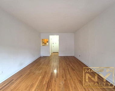 320 W 30th Street - Photo Thumbnail 7