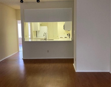 806 W 24th St - Photo Thumbnail 3