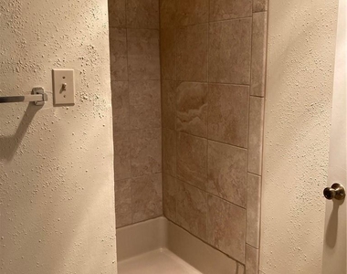 806 W 24th St - Photo Thumbnail 11