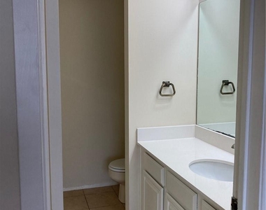 806 W 24th St - Photo Thumbnail 8
