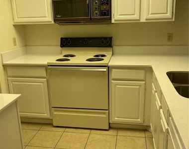 806 W 24th St - Photo Thumbnail 4
