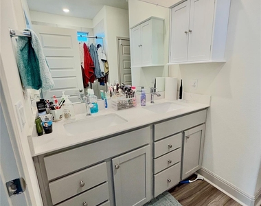 17824 Bassano Ave - Photo Thumbnail 12
