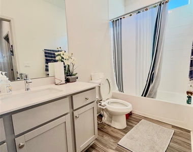 17824 Bassano Ave - Photo Thumbnail 19