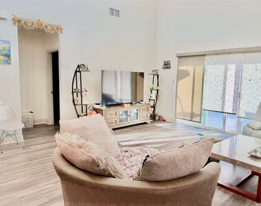 17824 Bassano Ave - Photo Thumbnail 4