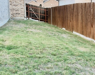 17824 Bassano Ave - Photo Thumbnail 34