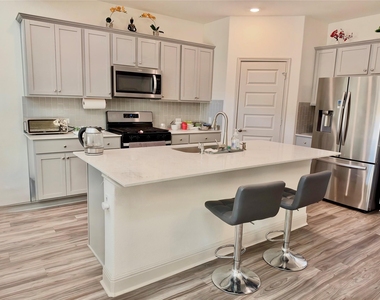 17824 Bassano Ave - Photo Thumbnail 6