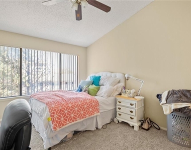 806 W 24th St - Photo Thumbnail 4
