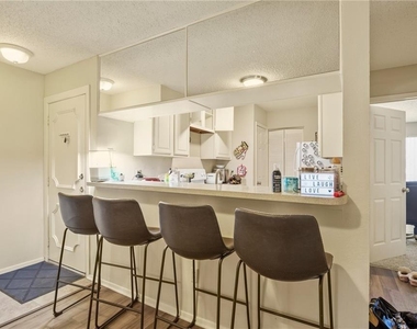 806 W 24th St - Photo Thumbnail 1