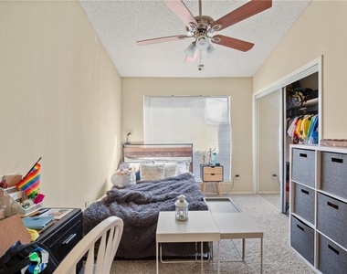 806 W 24th St - Photo Thumbnail 2
