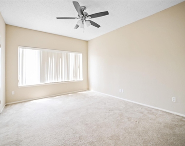 806 W 24th St - Photo Thumbnail 2