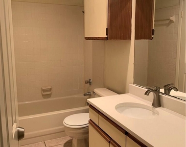 807 W 25th St - Photo Thumbnail 6