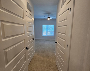2220 Webberville Rd - Photo Thumbnail 21