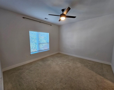 2220 Webberville Rd - Photo Thumbnail 11