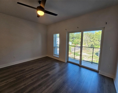 2220 Webberville Rd - Photo Thumbnail 9