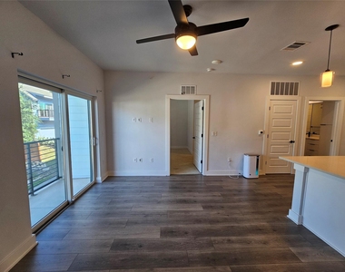 2220 Webberville Rd - Photo Thumbnail 10