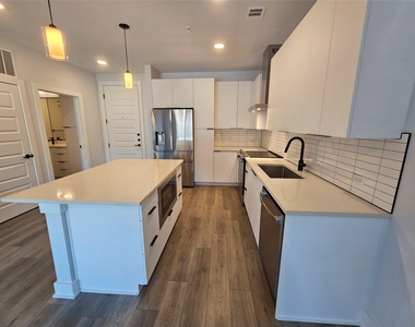 2220 Webberville Rd - Photo Thumbnail 6