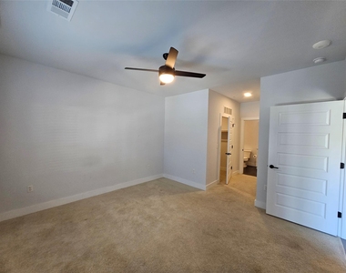 2220 Webberville Rd - Photo Thumbnail 14