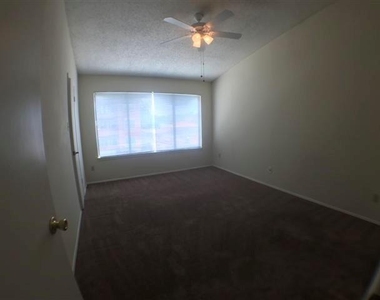 806 W 24th St - Photo Thumbnail 13