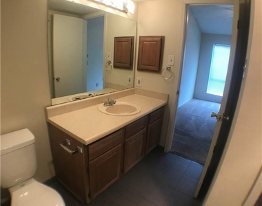 806 W 24th St - Photo Thumbnail 6