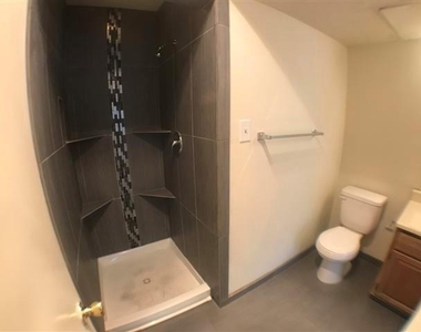 806 W 24th St - Photo Thumbnail 5