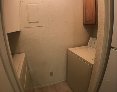 806 W 24th St - Photo Thumbnail 9