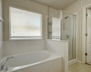 612 Centerbrook Pl - Photo Thumbnail 15