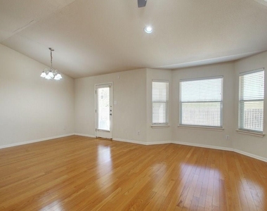612 Centerbrook Pl - Photo Thumbnail 5