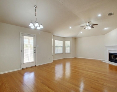 612 Centerbrook Pl - Photo Thumbnail 3