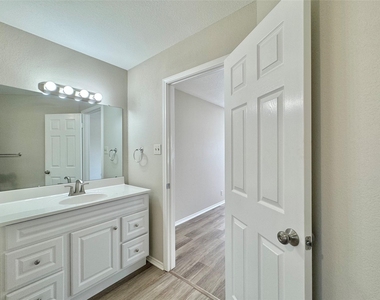 16502 Jadestone Dr - Photo Thumbnail 30
