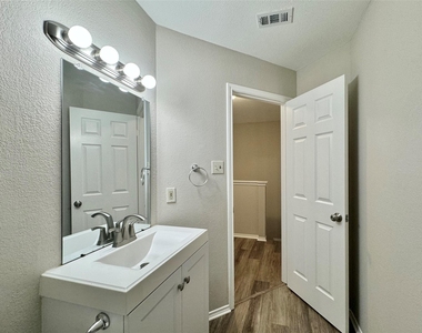 16502 Jadestone Dr - Photo Thumbnail 33