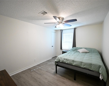 4815 Eck Ln - Photo Thumbnail 6