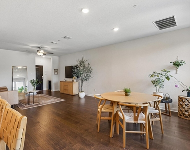 2500 Forest Creek Dr - Photo Thumbnail 9