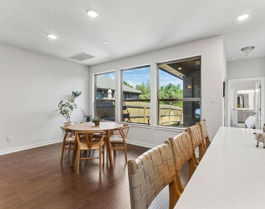 2500 Forest Creek Dr - Photo Thumbnail 8