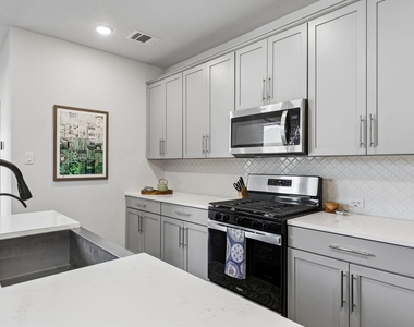 2500 Forest Creek Dr - Photo Thumbnail 15