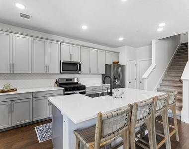 2500 Forest Creek Dr - Photo Thumbnail 12
