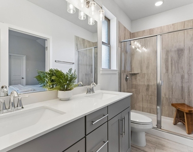 2500 Forest Creek Dr - Photo Thumbnail 23
