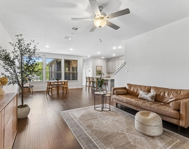 2500 Forest Creek Dr - Photo Thumbnail 4