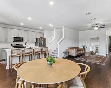 2500 Forest Creek Dr - Photo Thumbnail 24