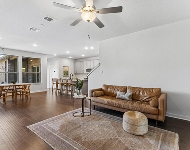 2500 Forest Creek Dr - Photo Thumbnail 5