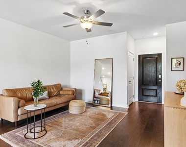 2500 Forest Creek Dr - Photo Thumbnail 3