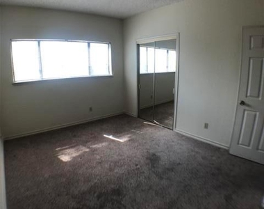 2605 Enfield Rd - Photo Thumbnail 9