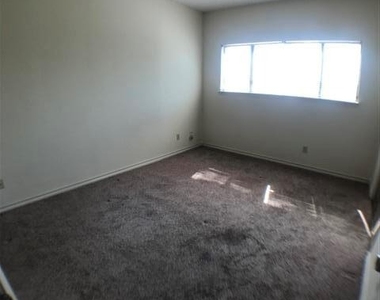 2605 Enfield Rd - Photo Thumbnail 8