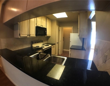 806 W 24th St - Photo Thumbnail 5
