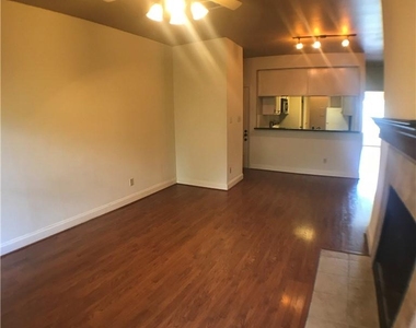 806 W 24th St - Photo Thumbnail 1