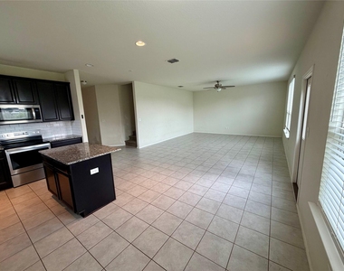 308 Autumn Rouge St - Photo Thumbnail 3