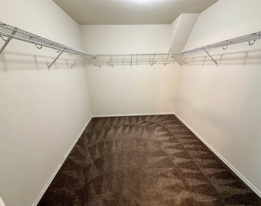 308 Autumn Rouge St - Photo Thumbnail 15