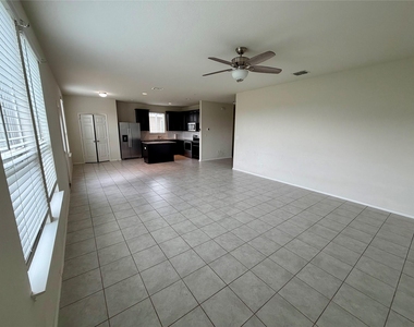 308 Autumn Rouge St - Photo Thumbnail 4